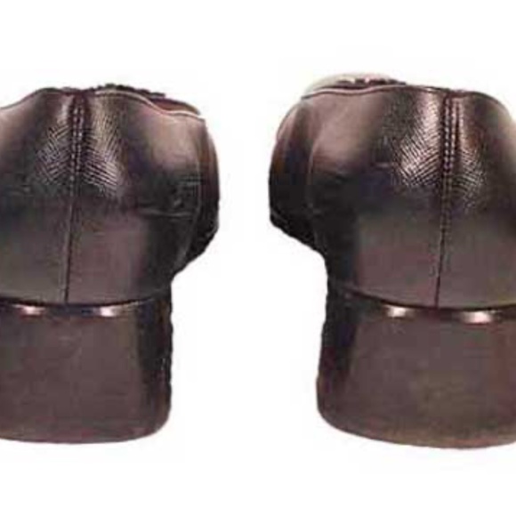 PUMPS, BLACK CALF PATENT & PEBBLE FINISH, Sz 8.5B, HEEL 1 3/8 inch, FERRAGAMO, - Picture 2 of 9